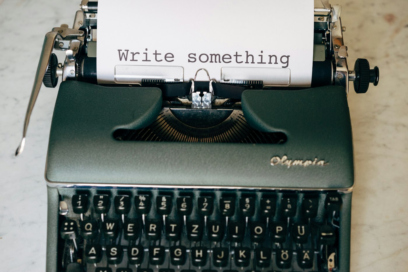 Typewriter with the words Write something